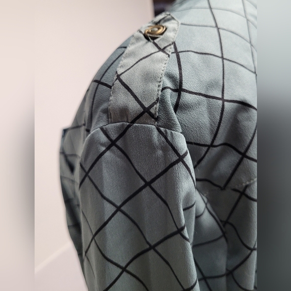 O'Neill Diamond Pattern Button Down Dress M Adjustable Sleeve Like New - Picture 5 of 6